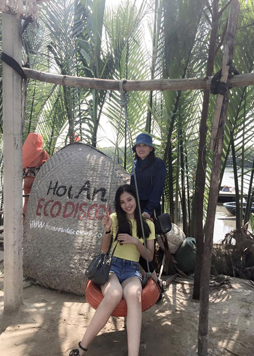 Sau khi đăng quang Hoa hậu Việt Nam 2018, Tiểu Vy chia sẻ trong cuộc gặp gỡ báo chí rằng cô chỉ mong có thể được gặp mẹ.