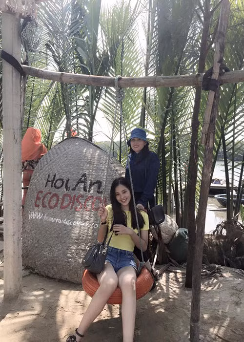 Sau khi đăng quang Hoa hậu Việt Nam 2018, Tiểu Vy chia sẻ trong cuộc gặp gỡ báo chí rằng cô chỉ mong có thể được gặp mẹ.