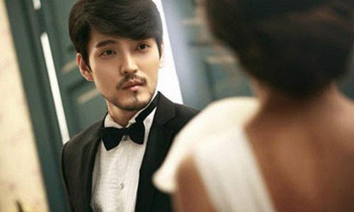 Soc oc voi bi mat cua ban gai trong chiec laptop hong