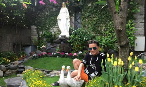 Đàm Vĩnh Hưng cất giấu gì phía sau cánh cửa căn biệt thự 60 tỷ Dam Vinh Hung cat giau gi phia sau canh cua can biet thu 60 ty