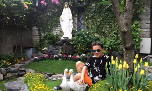 Đàm Vĩnh Hưng cất giấu gì phía sau cánh cửa căn biệt thự 60 tỷ Dam Vinh Hung cat giau gi phia sau canh cua can biet thu 60 ty