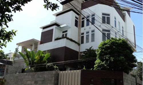 Đàm Vĩnh Hưng cất giấu gì phía sau cánh cửa căn biệt thự 60 tỷ - Hình 6 Dam Vinh Hung cat giau gi phia sau canh cua can biet thu 60 ty-Hinh-6