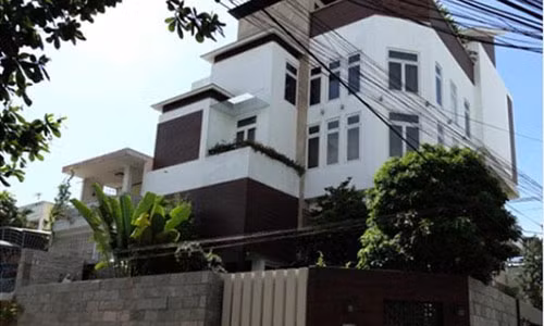 Đàm Vĩnh Hưng cất giấu gì phía sau cánh cửa căn biệt thự 60 tỷ - Hình 6 Dam Vinh Hung cat giau gi phia sau canh cua can biet thu 60 ty-Hinh-6