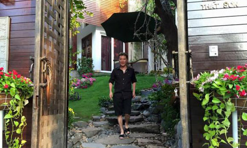 Đàm Vĩnh Hưng cất giấu gì phía sau cánh cửa căn biệt thự 60 tỷ - Hình 4 Dam Vinh Hung cat giau gi phia sau canh cua can biet thu 60 ty-Hinh-4