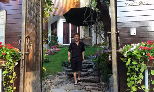 Đàm Vĩnh Hưng cất giấu gì phía sau cánh cửa căn biệt thự 60 tỷ - Hình 4 Dam Vinh Hung cat giau gi phia sau canh cua can biet thu 60 ty-Hinh-4