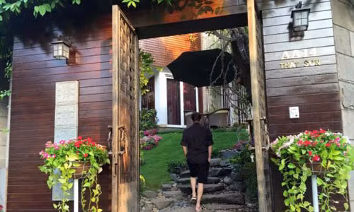 Đàm Vĩnh Hưng cất giấu gì phía sau cánh cửa căn biệt thự 60 tỷ - Hình 3 Dam Vinh Hung cat giau gi phia sau canh cua can biet thu 60 ty-Hinh-3