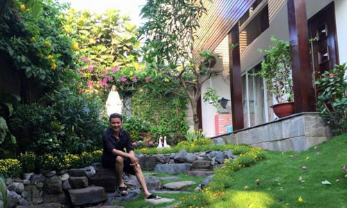 Đàm Vĩnh Hưng cất giấu gì phía sau cánh cửa căn biệt thự 60 tỷ - Hình 2 Dam Vinh Hung cat giau gi phia sau canh cua can biet thu 60 ty-Hinh-2