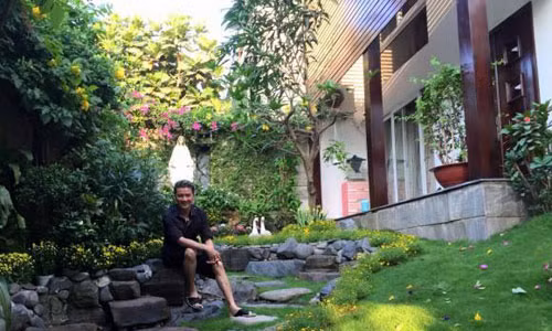 Đàm Vĩnh Hưng cất giấu gì phía sau cánh cửa căn biệt thự 60 tỷ - Hình 2 Dam Vinh Hung cat giau gi phia sau canh cua can biet thu 60 ty-Hinh-2