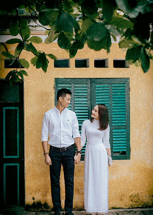 "Chúng mình muốn sống thật chậm để tận hưởng cuộc sống đúng nghĩa. Kiếm tiền lo cho gia đình là việc đương nhiên, nhưng chúng mình cũng dành rất nhiều thời gian để cùng nhau đi du lịch mở mang tầm mắt. Con trai sẽ có nhiều trải nghiệm về cuộc sống hơn, tích lũy thêm cho mình nhiều kỹ năng sống. Còn bố mẹ thì sẽ có thêm nhiều thời gian bên nhau hơn sau những ngày dài ngập trong công việc", Bảo Thanh nói.