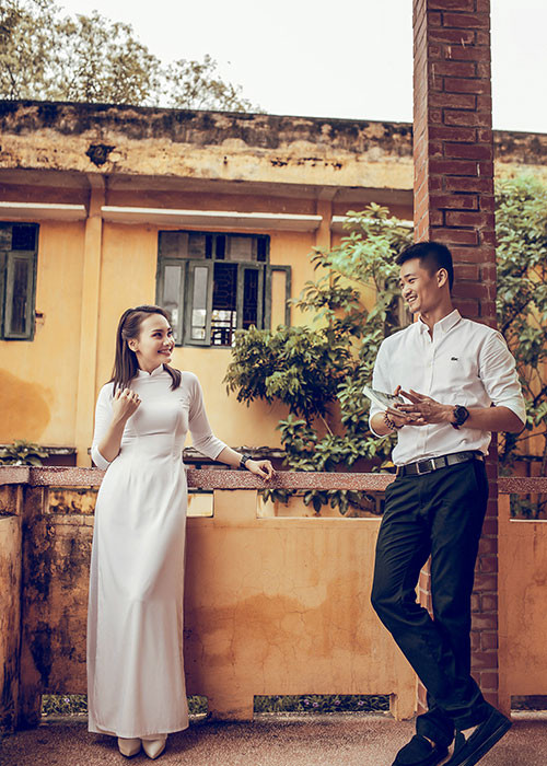 Hình ảnh Bảo Thanh rạng rỡ bên ông xã tại ngôi trường xưa cả hai cùng theo học.