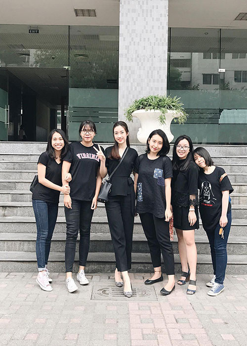 Chia sẻ trên Một thế giới, Đỗ Mỹ Linh cho hay cô tốt nghiệp đại học loại khá và đang có suy nghĩ sẽ tiếp tục học thạc sĩ ở nước ngoài. Ảnh: FBNV