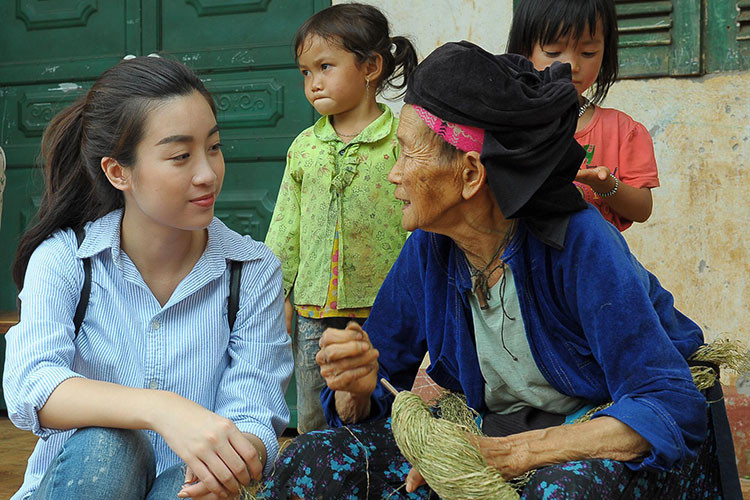 Nhiều người mong đợi Trần Tiểu Vy cũng hoàn thành tốt vai trò của một hoa hậu giống Đỗ Mỹ Linh. Ảnh: FBNV
