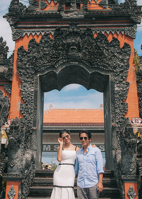 Đã ngoài 50 tuổi nhưng ông xã của Trang Lạ trông vẫn trẻ trung, phong độ nhờ tập thể thao.