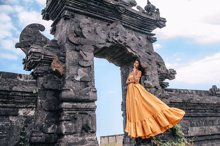 Trang Lạ may mắn khi lấy được chồng giàu có lại hết mực cưng chiều cô.