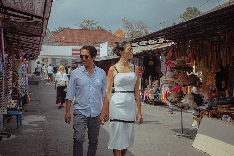 Ông xã của Trang Lạ có hai con riêng với người vợ đầu. Cả hai người con đều đã lớn và có vẻ ngoài điển trai.