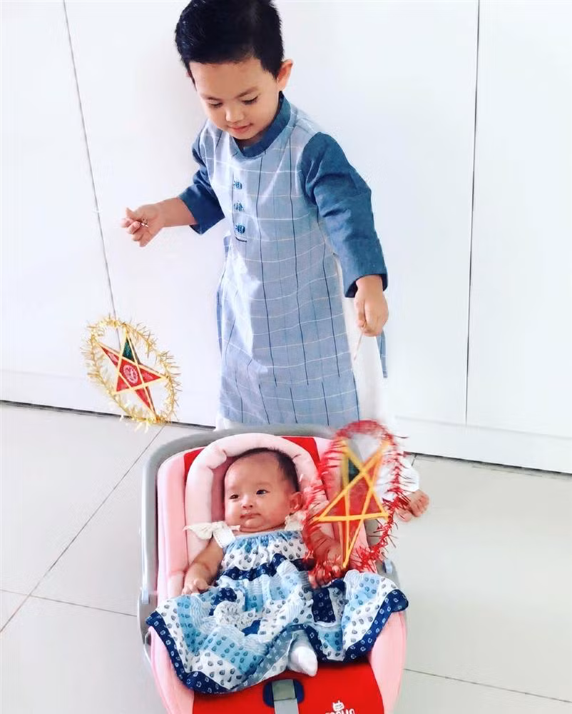 Khánh Thi bật mí hình ảnh vui chơi trung thu của hai con.