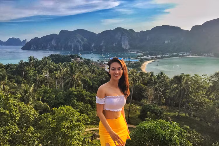 Trong những khoảng thời gian không làm việc, cô thoải mái trong việc ăn uống.