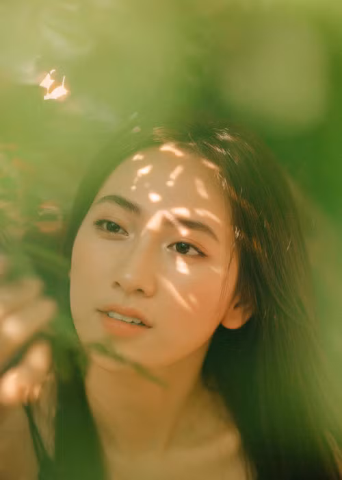 Vẻ đẹp thuần thiết của Phương Anh Đào rất thu hút người đối diện.