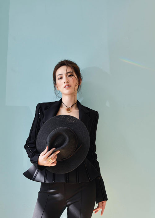 Phương Anh Đào có gu thời trang khá tinh tế.