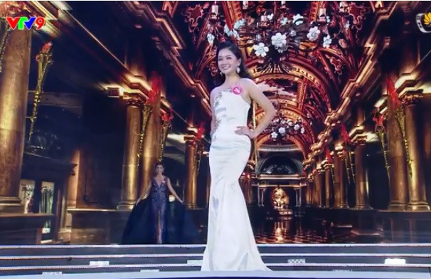 Tran Tieu Vy dang quang Hoa hau Viet Nam 2018-Hinh-14