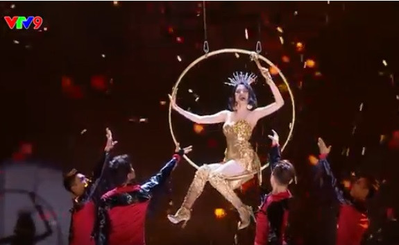 Tran Tieu Vy dang quang Hoa hau Viet Nam 2018-Hinh-18