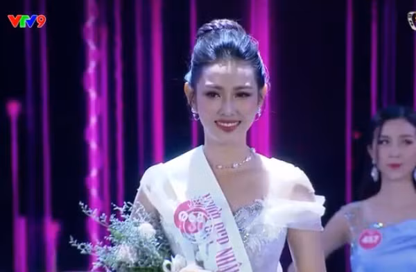 Tran Tieu Vy dang quang Hoa hau Viet Nam 2018-Hinh-10