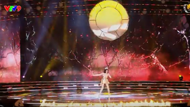 Tran Tieu Vy dang quang Hoa hau Viet Nam 2018-Hinh-17