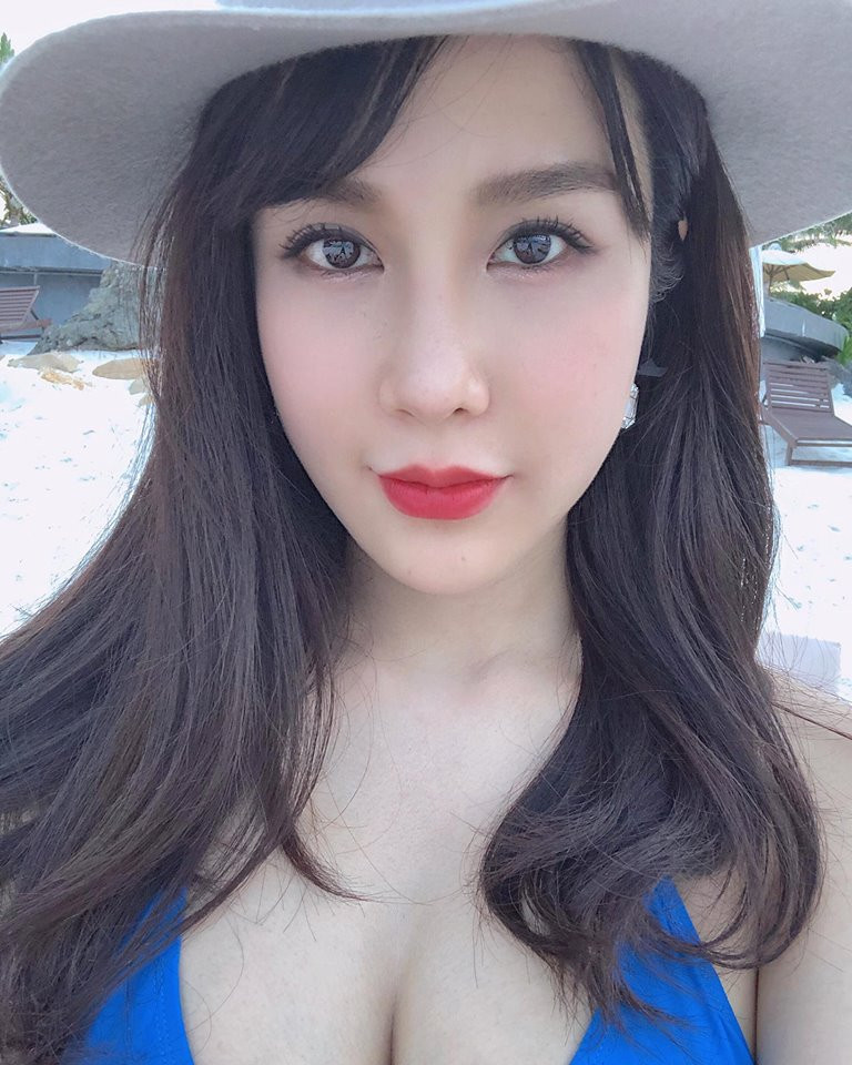 Dù là một bà bầu nhưng Diệp Lâm Anh vẫn mặc gợi cảm và giữ được nhan sắc tươi trẻ, cô cho biết đã tăng 10kg từ khi mang thai em bé.