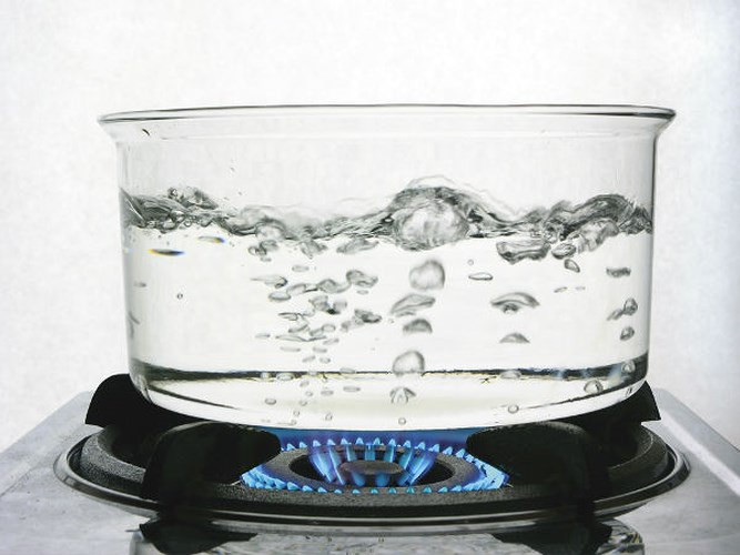 Loại bỏ độc tố: Khi bạn uống nước ấm mỗi ngày hoặc bạn tắm nước ấm, hệ thống nội tiết của cơ thể kích hoạt và bạn bắt đầu đổ mồ hôi. Đổ mồ hôi này có thể gây khó chịu cho bạn; nhưng nó là điều cần thiết để loại bỏ độc tố ra khỏi cơ thể cơ thể.