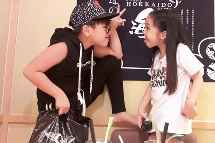 Đóng chung phim "Chú ơi, đừng lấy mẹ con", Diệp Anh và Hữu Khang rất thân thiết.