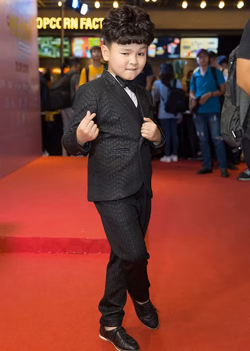 Khán giả của bộ phim "Chú ơi, đừng lấy mẹ con" khen ngợi diễn xuất của bé Hữu Khang.