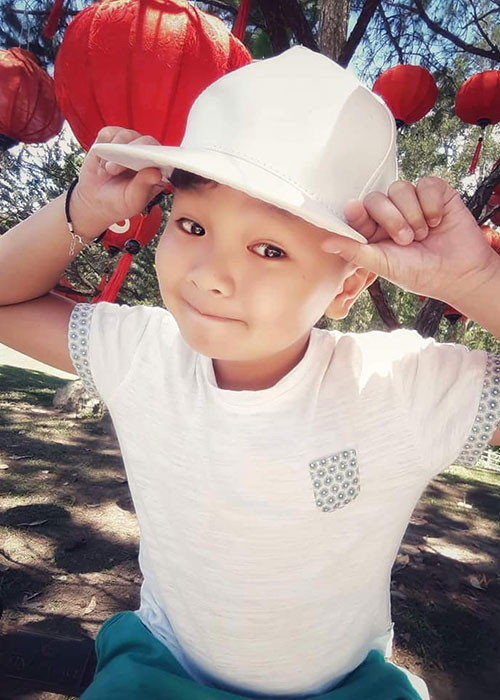 Ngoài đời, "con trai" của An Nguy thích chụp ảnh selfie, ăn gà rán, bơi lội.