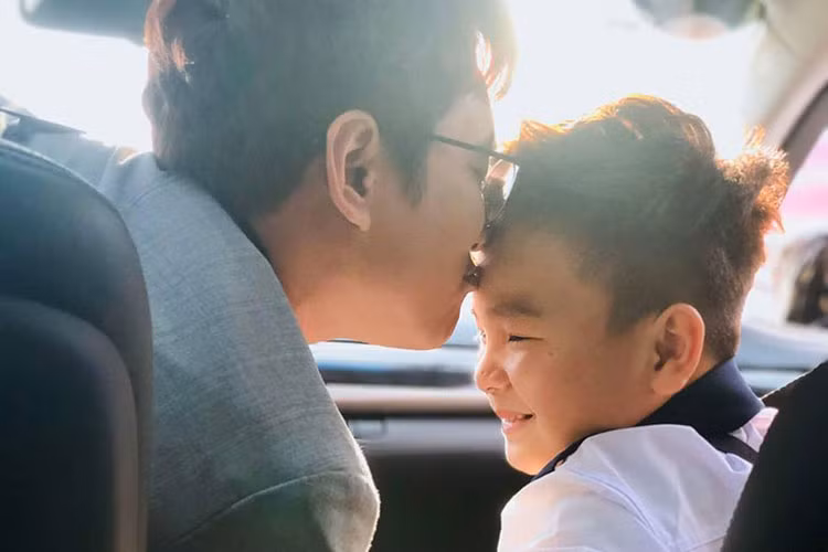 Theo Thế giới điện ảnh, bé Hữu Khang có duyên với điện ảnh từ lúc 3 tháng tuổi.