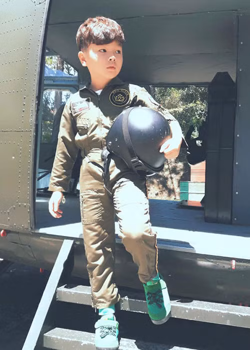 Đoàn phim "Chú ơi, đừng lấy mẹ con" cũng khen Hữu Khang gan dạ, ham học hỏi và cầu tiến.