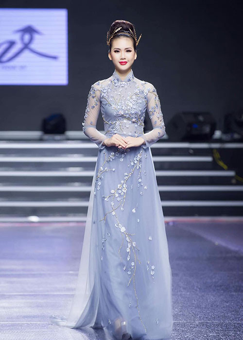 Chân dài sinh năm 1998 bất ngờ đăng quang cuộc thi Miss Áo Dài Việt Nam World 2017.