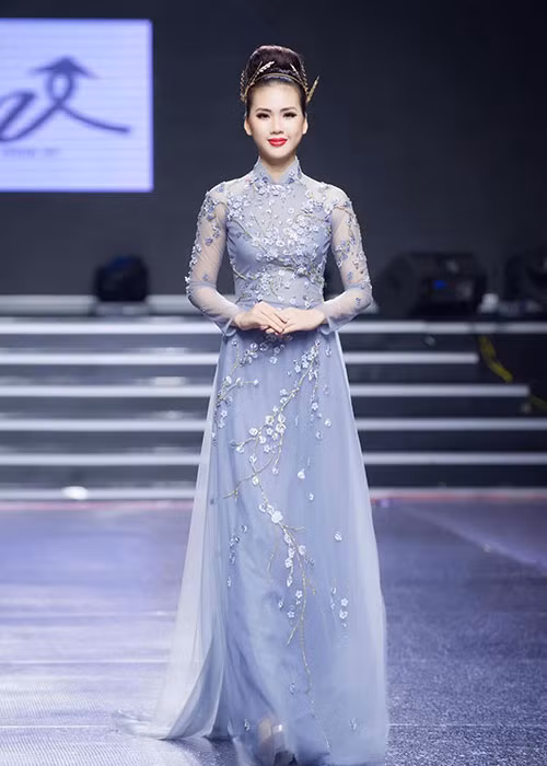 Chân dài sinh năm 1998 bất ngờ đăng quang cuộc thi Miss Áo Dài Việt Nam World 2017.