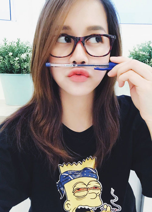 Khi lấn sân diễn xuất, An Nguy đã đáp ứng kỳ vọng của fans khi lần đầu đóng phim cô đã ẵm giải Gương mặt triển vọng tại Ngôi sao xanh 2017.