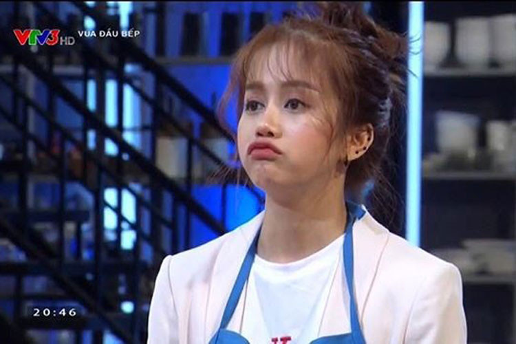 Hình ảnh An Nguy chu môi đáng yêu trên truyền hình khiến fans thích thú.