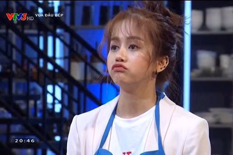 Hình ảnh An Nguy chu môi đáng yêu trên truyền hình khiến fans thích thú.