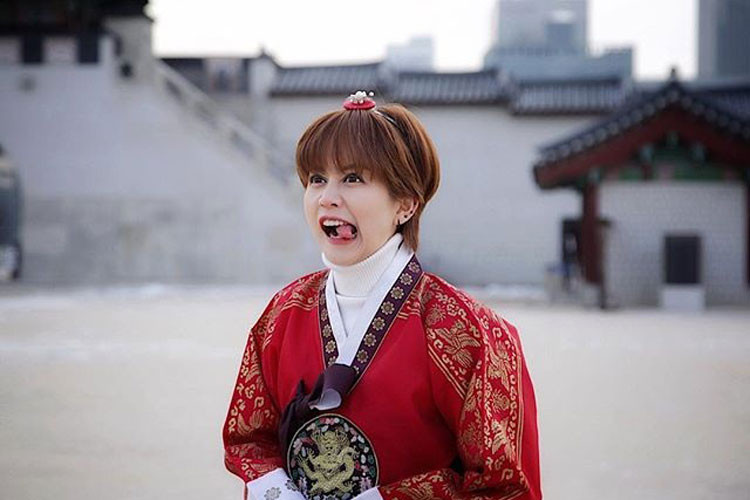 Sở hữu gương mặt trẻ thơ, An Nguy làm mặt xấu vẫn rất xinh xắn.