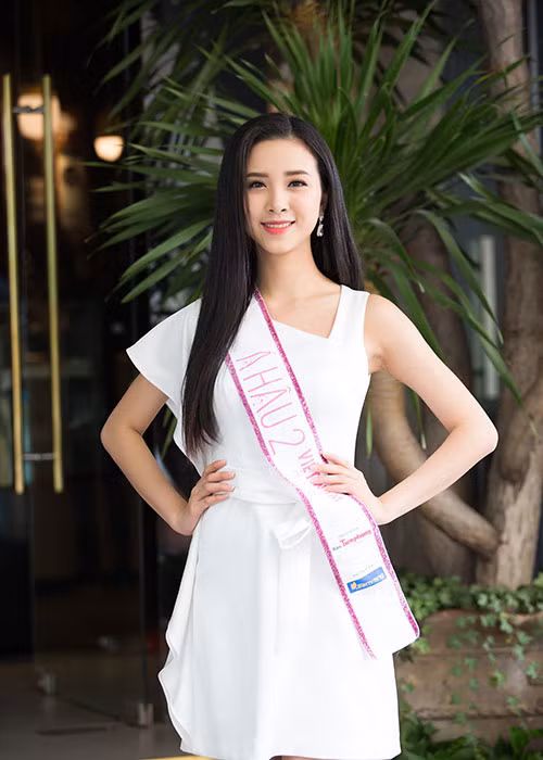 Thúy An giành danh hiệu Á hậu 2 cuộc thi Hoa hậu Việt Nam 2018.