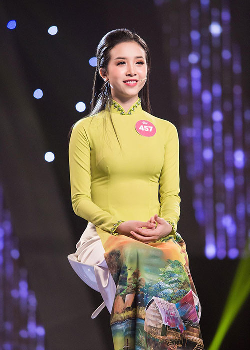 Á hậu Thúy An đang học khoa Quản trị Kinh doanh tại Đại học Công nghệ Hutech. Ảnh: FBNV