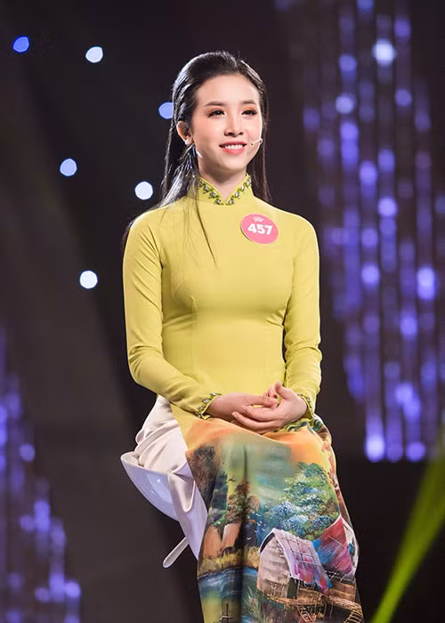 Á hậu Thúy An đang học khoa Quản trị Kinh doanh tại Đại học Công nghệ Hutech. Ảnh: FBNV