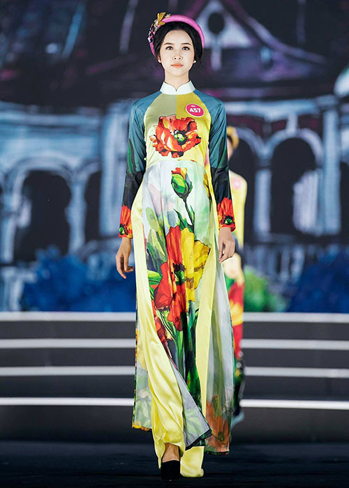 Trước cuộc thi, Thúy An không tự tin vào bản thân nên muốn đi làm răng sứ nhưng may mắn được bố mẹ ngăn. Ảnh: FBNV