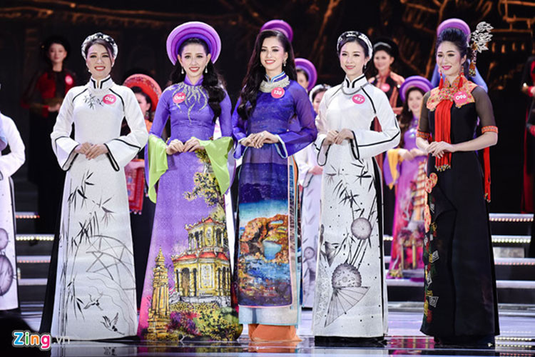 Thúy An cùng Hoa hậu Việt Nam Trần Tiểu Vy lọt top 5 Người đẹp Nhân ái. Ảnh: Zing