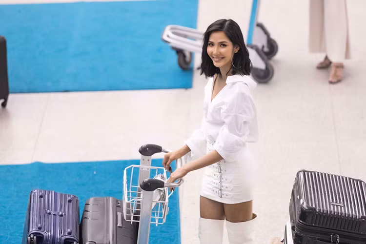 Trước tình cảm của khán giả dành cho mình, Hoàng Thùy bật mí bản thân luôn sẵn sàng 100% năng lượng và “sẽ không nói trước điều gì, chuyện gì đến sẽ đến”. 