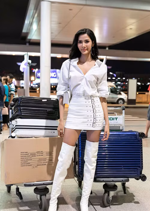 Tại Mỹ, Hoàng Thùy liên tục khiến khán giả bất ngờ khi luôn biết cách làm mới bản thân qua gu thời trang.