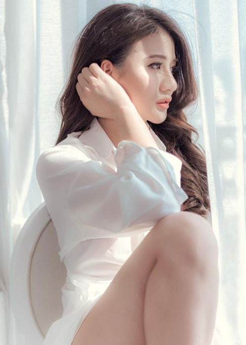 Với lợi thế về vóc dáng, Á hậu Thái Mỹ Linh theo đuổi phong cách thời trang gợi cảm.