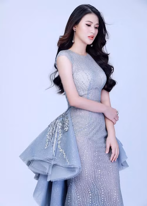 Nàng á hậu hiện tiếp tục chinh phục con đường học vấn khi học cao học tại một trường đại học.