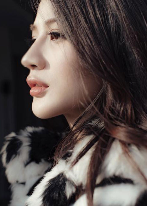 Mỹ Linh cảm thấy sốc khi nhận được những lời đề nghị đổi tình lấy tiền.